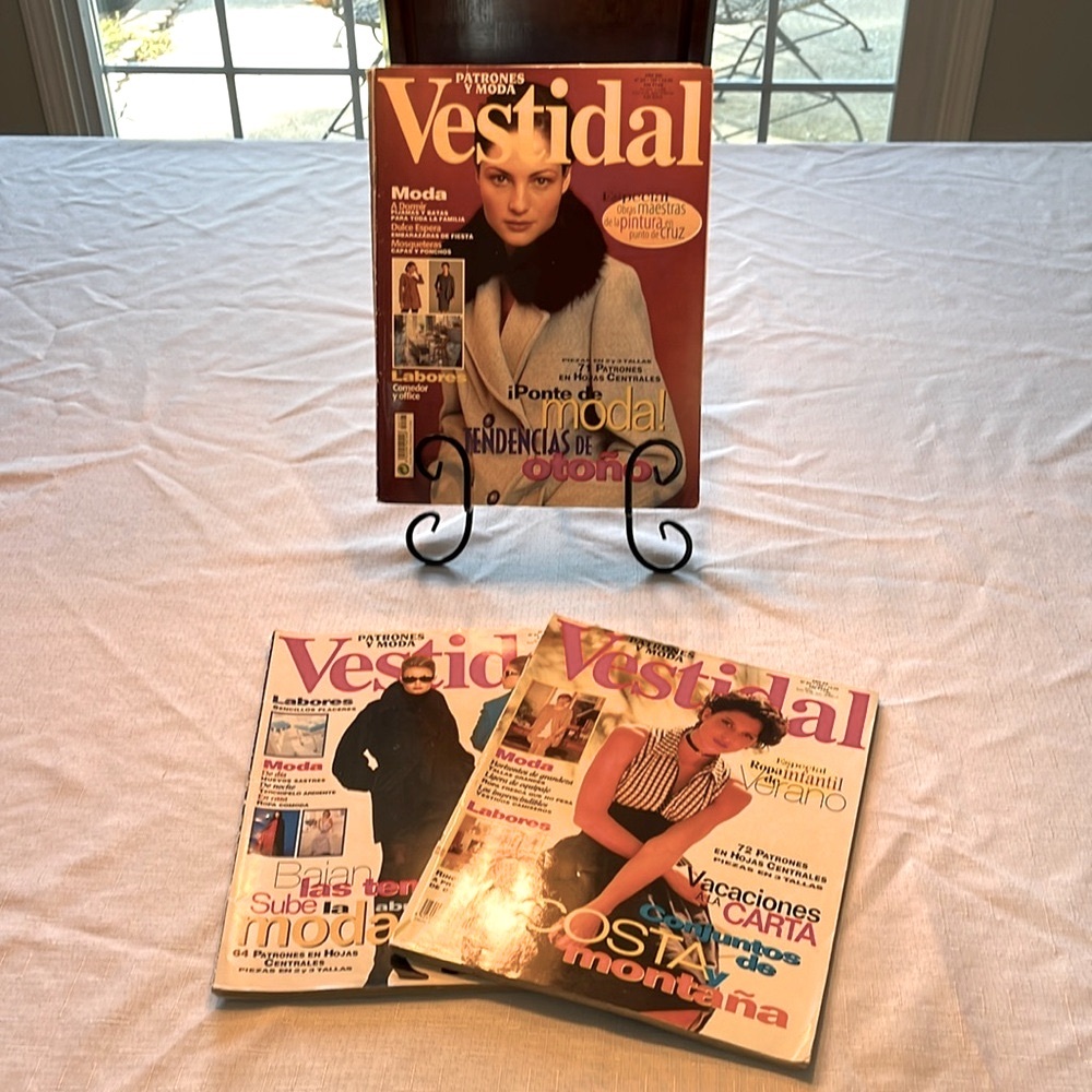 VESTIDAL FASHION MAGAZINES SET OF 3